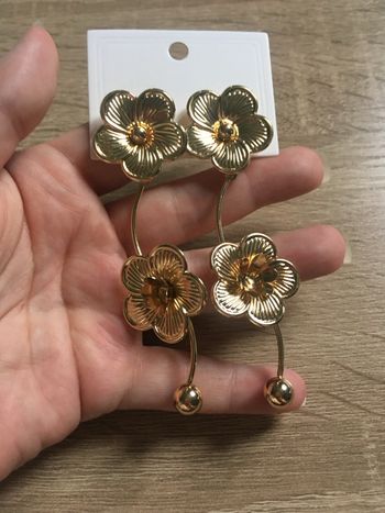 Boucles d’oreilles NEUVES pour femme forme de fleurs 🌼 couleur doré
