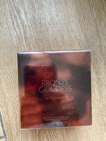 Eau frais je. Bronze goddess
