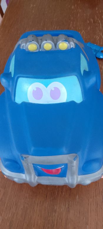 Hasbro  Véhicule Chuck   pick up Playskool  . Vintage 2002 . collector. Fait du bruit. Fonctionne avec des piles non fournies.