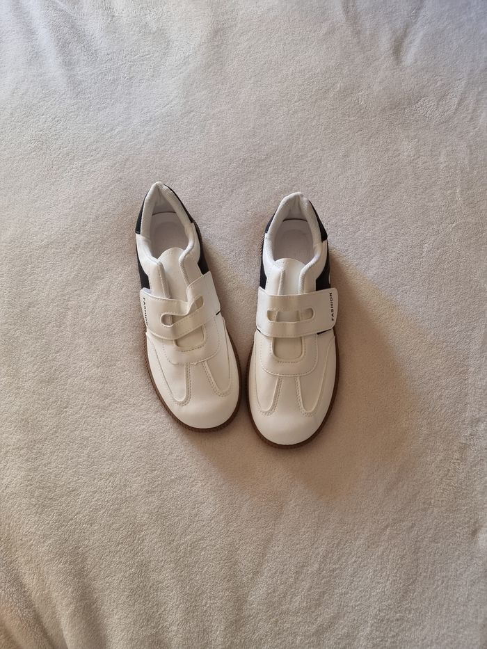 Baskets blanches neuves jamais porté - photo numéro 2