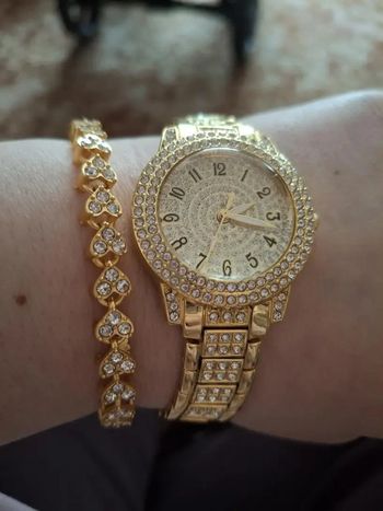 Montre dorée strass femme style luxe vintage brillant