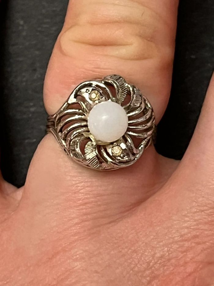 Jolie bague en argent massif ciselé avec pierre blanche T. 54 femme TBE - photo numéro 2