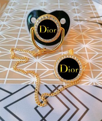 Tétine noir Dior