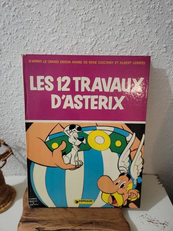 Bd livre "Les 12 travaux d'Asterix" Dargaud