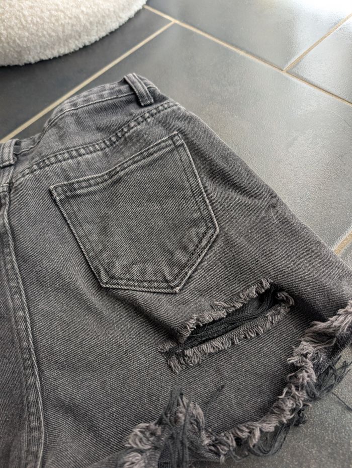 Short en jean noir - photo numéro 3