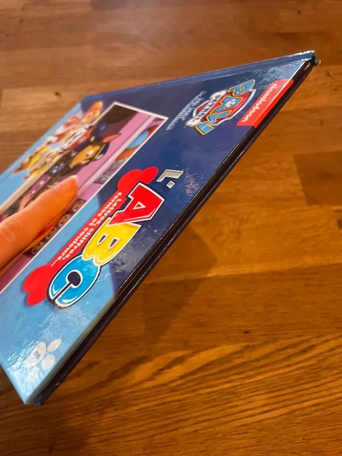 Livre La Pat Patrouille Paw Patrol L’ABC lettres chiffres formes et couleurs La lettre A - photo numéro 5