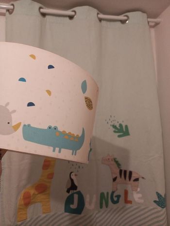 Rideau et lustre jungle