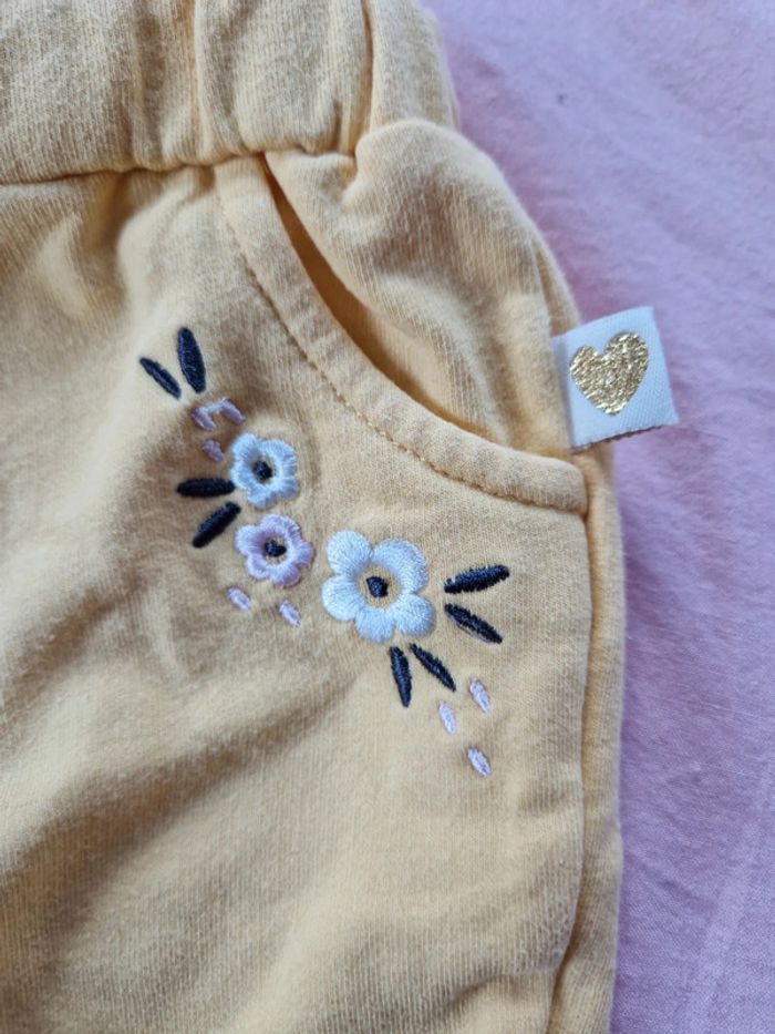 Pantalon bébé fille Mots d'enfants jaune fleurs 3 mois - photo numéro 2