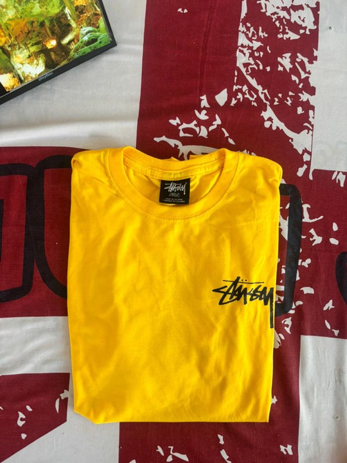 T-shirt Stussy Rework taille M/L jaune moutarde motif « araignée boule de billard n8 »