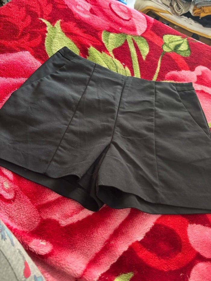 Short femme légère habillée classique