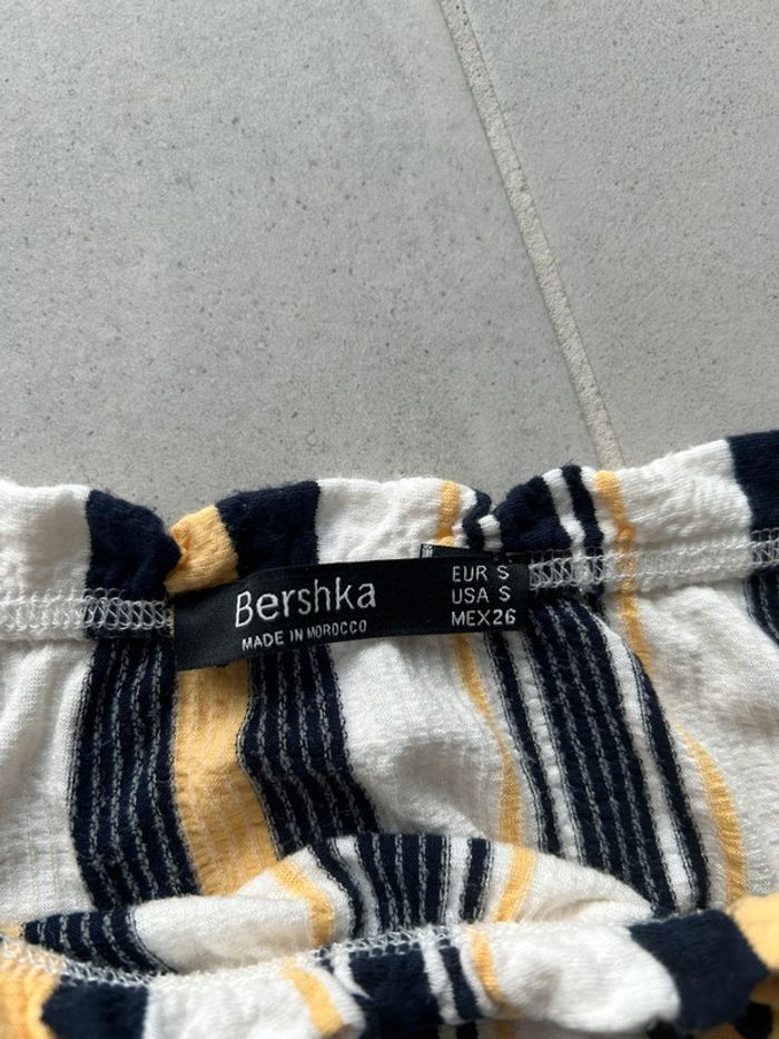 Blouse lignée blanc, noir et jaune épaules découvertes Bershka taille S très bon état - photo numéro 4