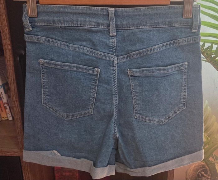 Short jean H&M, fille ,taille 11,12 ans - photo numéro 2
