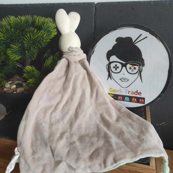 Doudou lapin bleu beige gris Nature Et Découvertes Tête Caoutchouc Bio Grelot #geektradedoudou - photo numéro 2