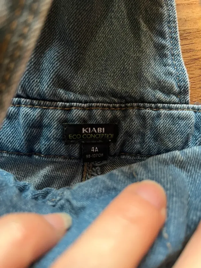 Vend lot de salopette en jeans short 4/5/6 ans - photo numéro 4