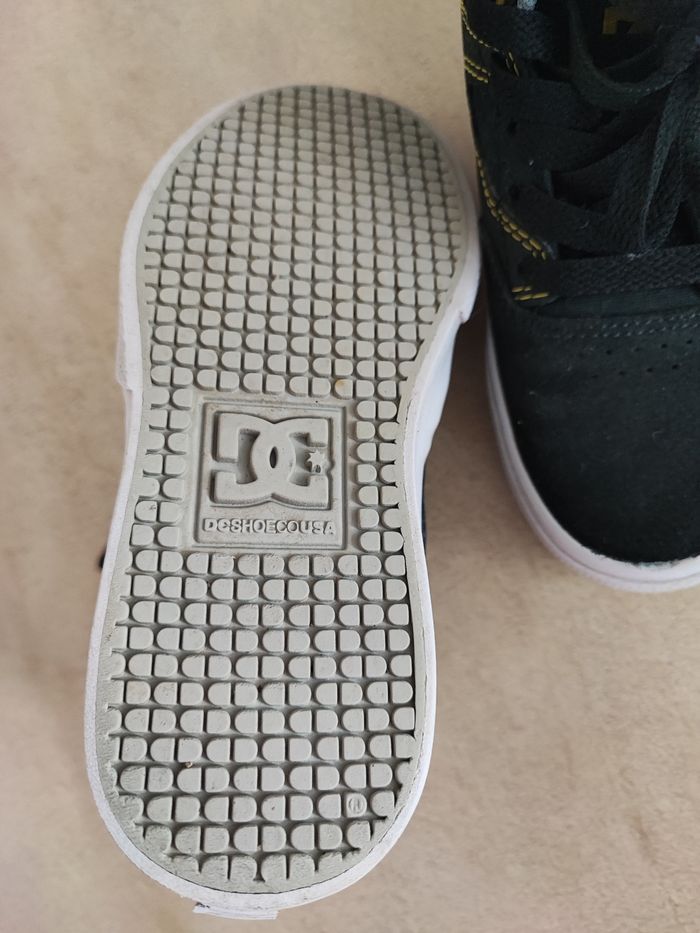 Sneakers DC shoes pointure 30 comme neuves - photo numéro 2