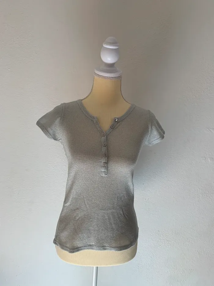 T-shirt gris pailleté Loona Paris à col boutonné – Taille XS