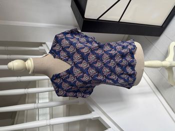 Blouse manches courtes Les essentiels de Monoprix bleu marine à motifs multicolores