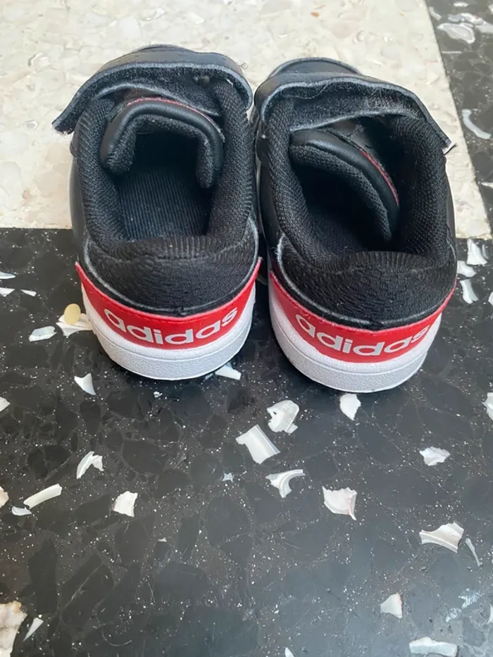 Baskets Adidas noires à scratch – Pointure 22 - photo numéro 3