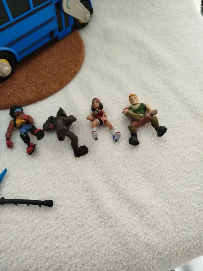 Bus Fortnite et personnages - photo numéro 9