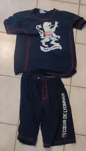 ensemble 12 ans t shirt manches courtes et short OL oympique lyonnais 12 ans