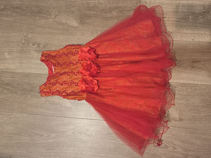 Robe de fête rouge et dorée paillettée 3 ans - photo numéro 2