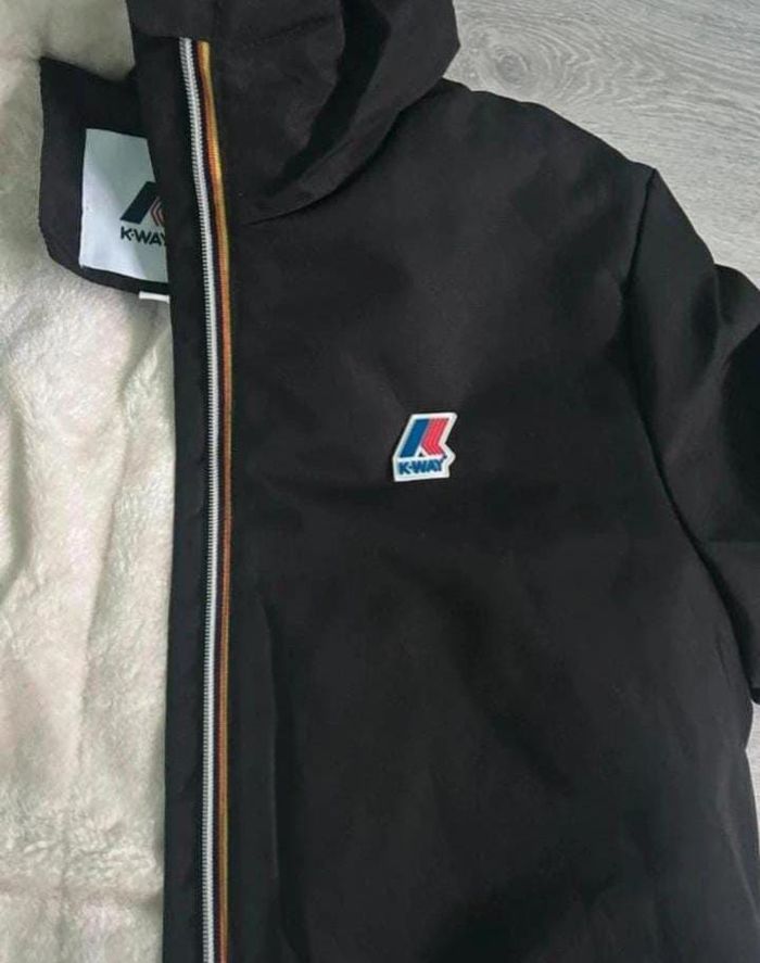 Super veste k-way neuve jamais portée Taille M parfaite pour l'hiver l'envoi rapide - photo numéro 2