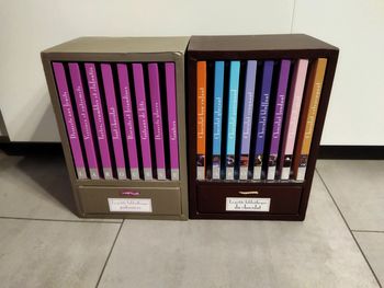 Lot de deux bibliothèque pâtisserie Larousse