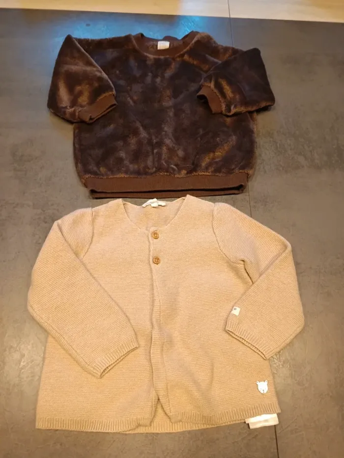 Vends pull et Gillet épais bébé garçon 12 mois.