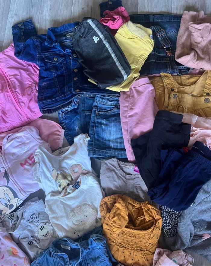 Lot de 48  articles de vêtements fille 24 mois - photo numéro 3