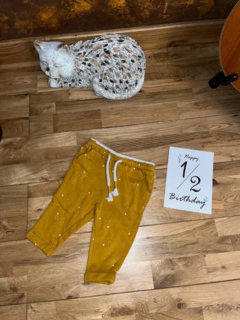 Joli sarouel jaune moutarde à étoile la redoute très bon état 6 mois