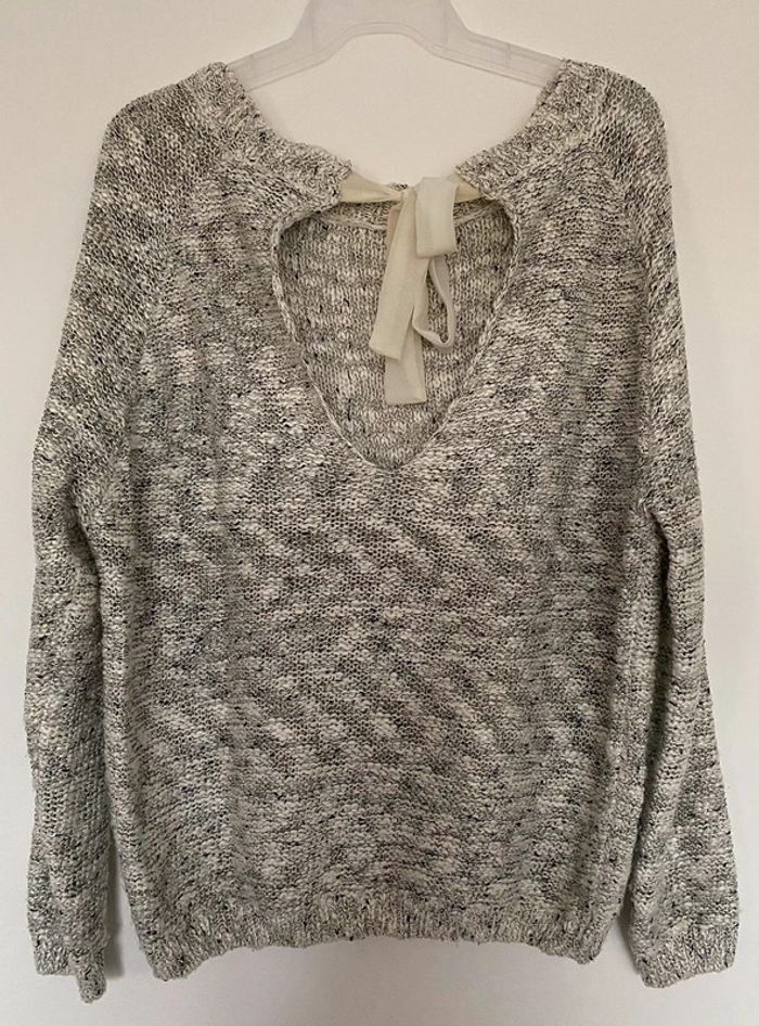 Pull avec noeud dans le dos - photo numéro 2