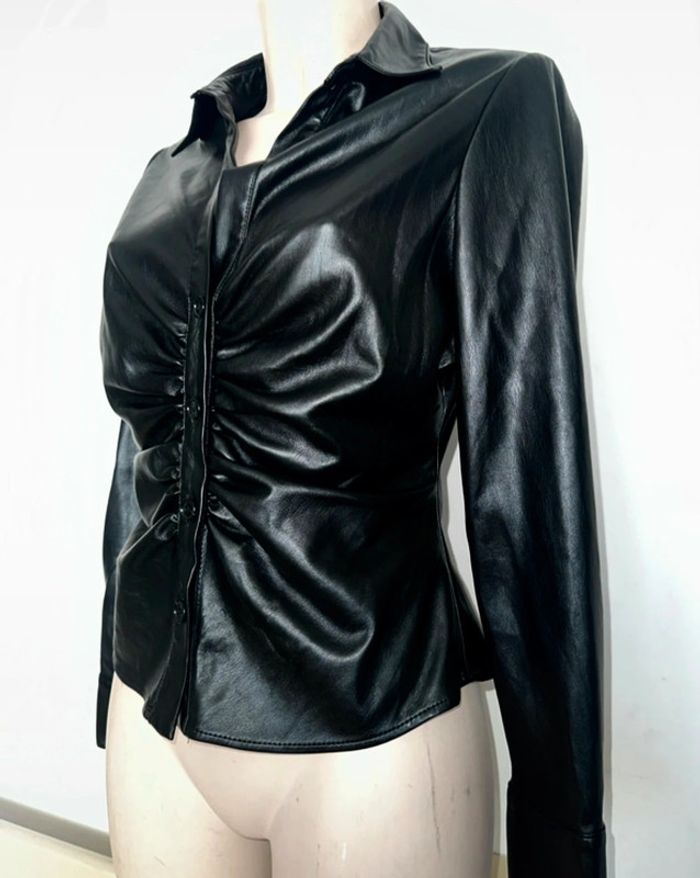 Chemise travaillée col, V manches longues noir, aspect brillant taille L pour femmes, marque Zara - photo numéro 2