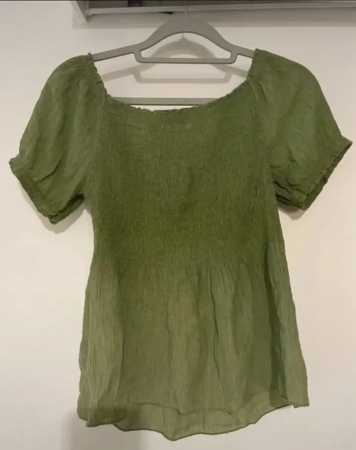 Top vert à manches bouffantes – Taille S/M - photo numéro 5