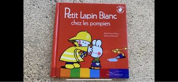 Livre petit lapin blanc chez les pompiers neuf