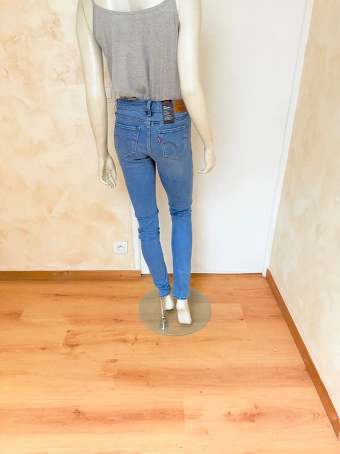 Jean Levi’s 711 Skinny – Taille 28/32 – Bleu clair – Neuf avec étiquette - photo numéro 8