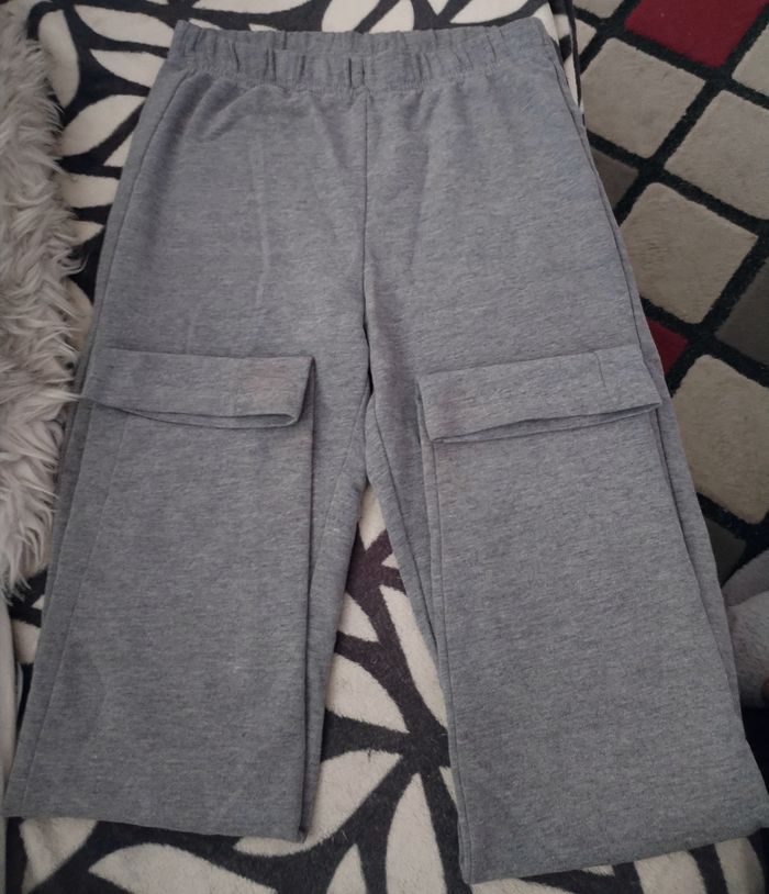 Jooging gris "Décathlon" 10/11 ans + un tee shirt offert - photo numéro 5