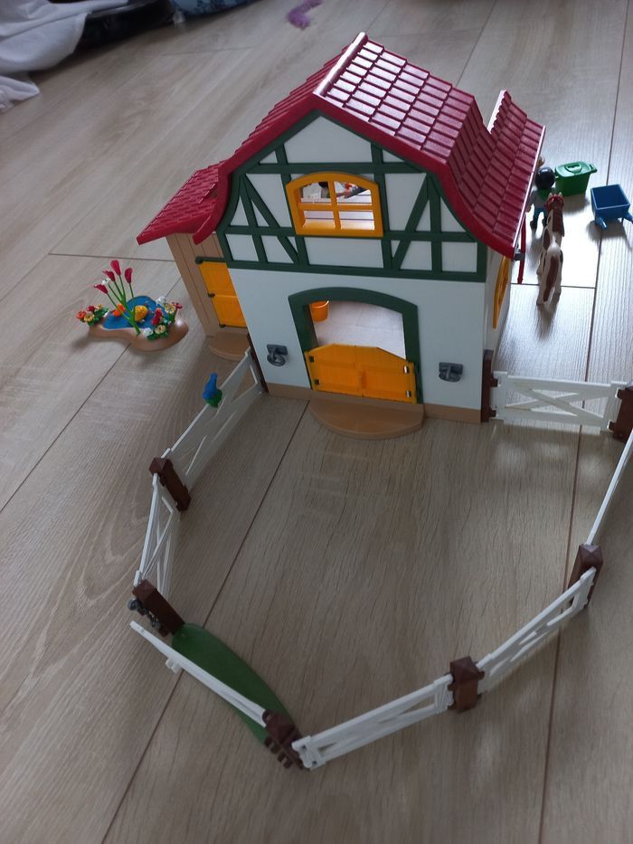 Poney club playmobil 6927 en très bon état - photo numéro 3