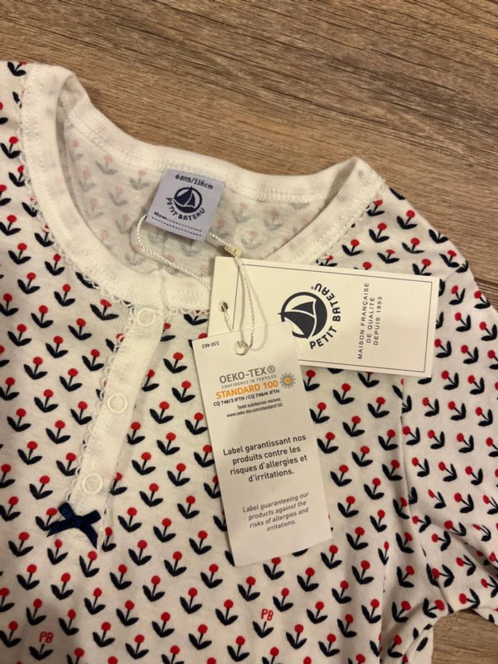 6 ans - haut petit bateau fleurs neuf - photo numéro 2