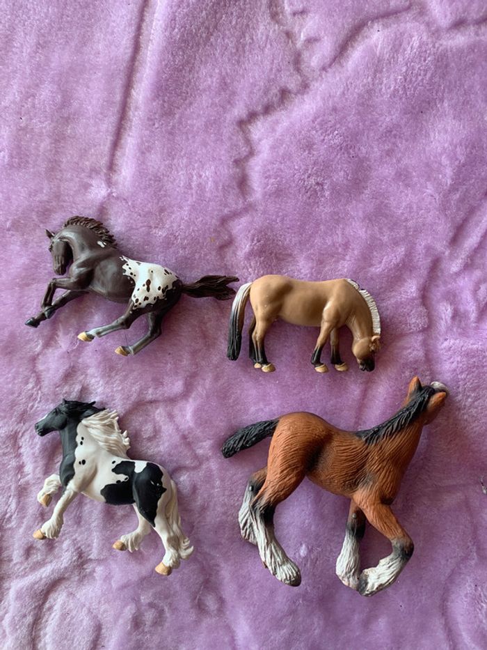 4 figurines chevaux collection panini et shire - photo numéro 4