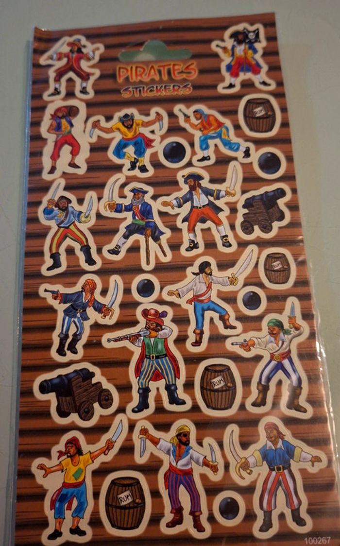 Set de 24 stickers pirates