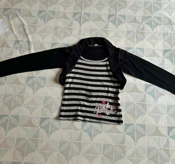 T shirt fille - 9 ans - en bon état