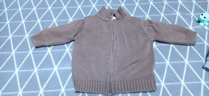 🦁 Lot 2 gilets 9 mois - photo numéro 4