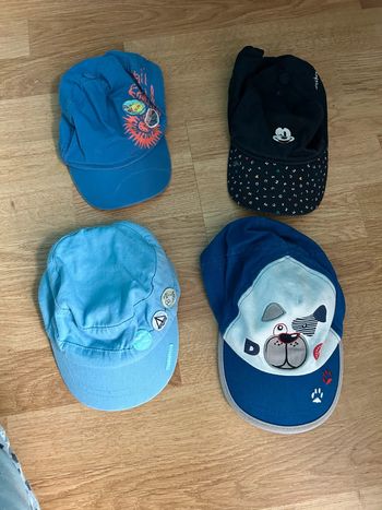 Lot 4 casquettes 18/24 mois