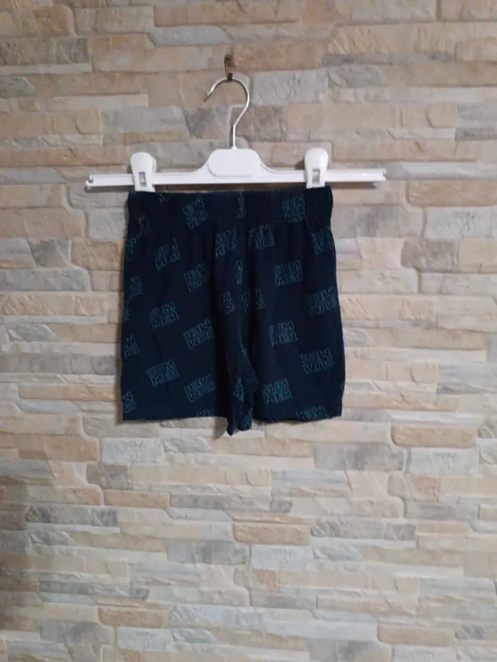 Short marine Kiabi 6A. - photo numéro 1