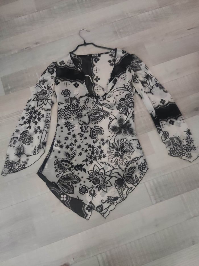Jolie et originale chemise tunique transparente noir et blanc