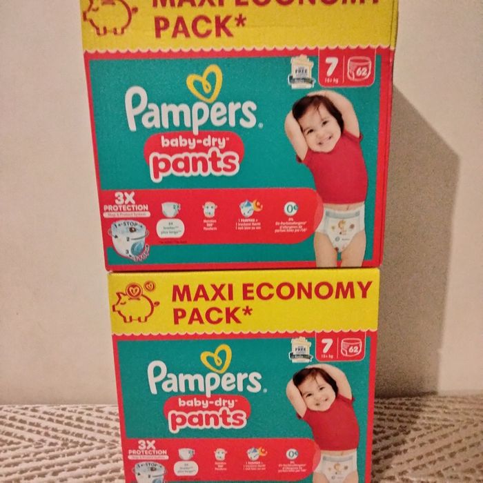 2 cartons de couches Pampers pants taille 7