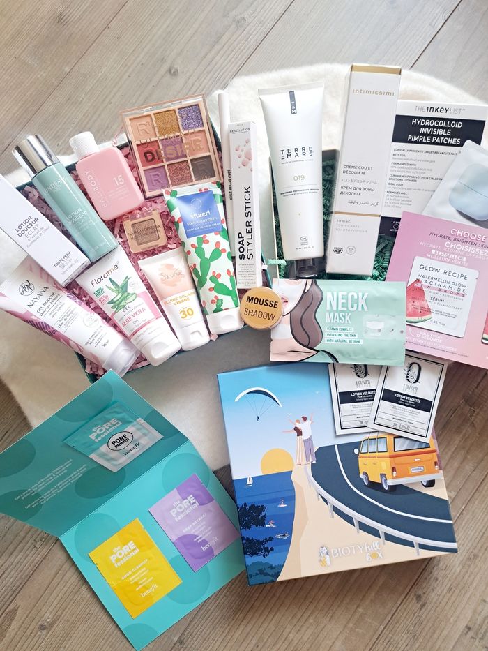 Lot box de produits dans un coffret 🎁
Maquillage soins visage et corps neufs. - photo numéro 9