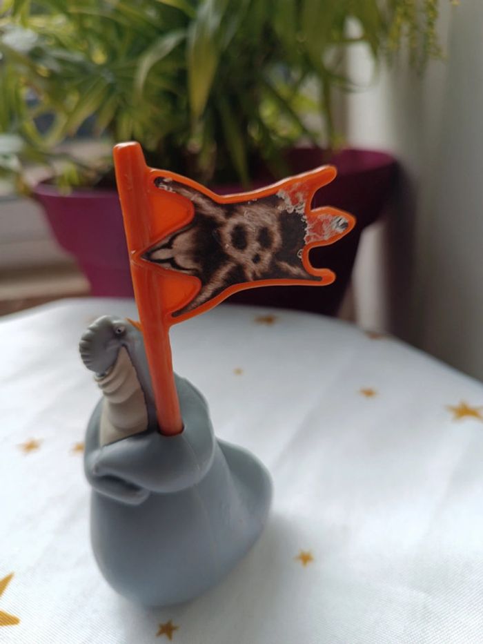 glaciale ICE age 2012 happy McDo âge de glace morse drapeau pirate flag personnage figurine figura - photo numéro 2