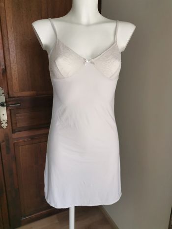 Nuisette couleur ivoire dentelle devant taille S