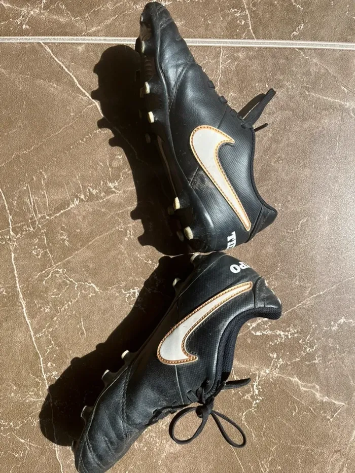 Chaussures crampons football Nike - photo numéro 3